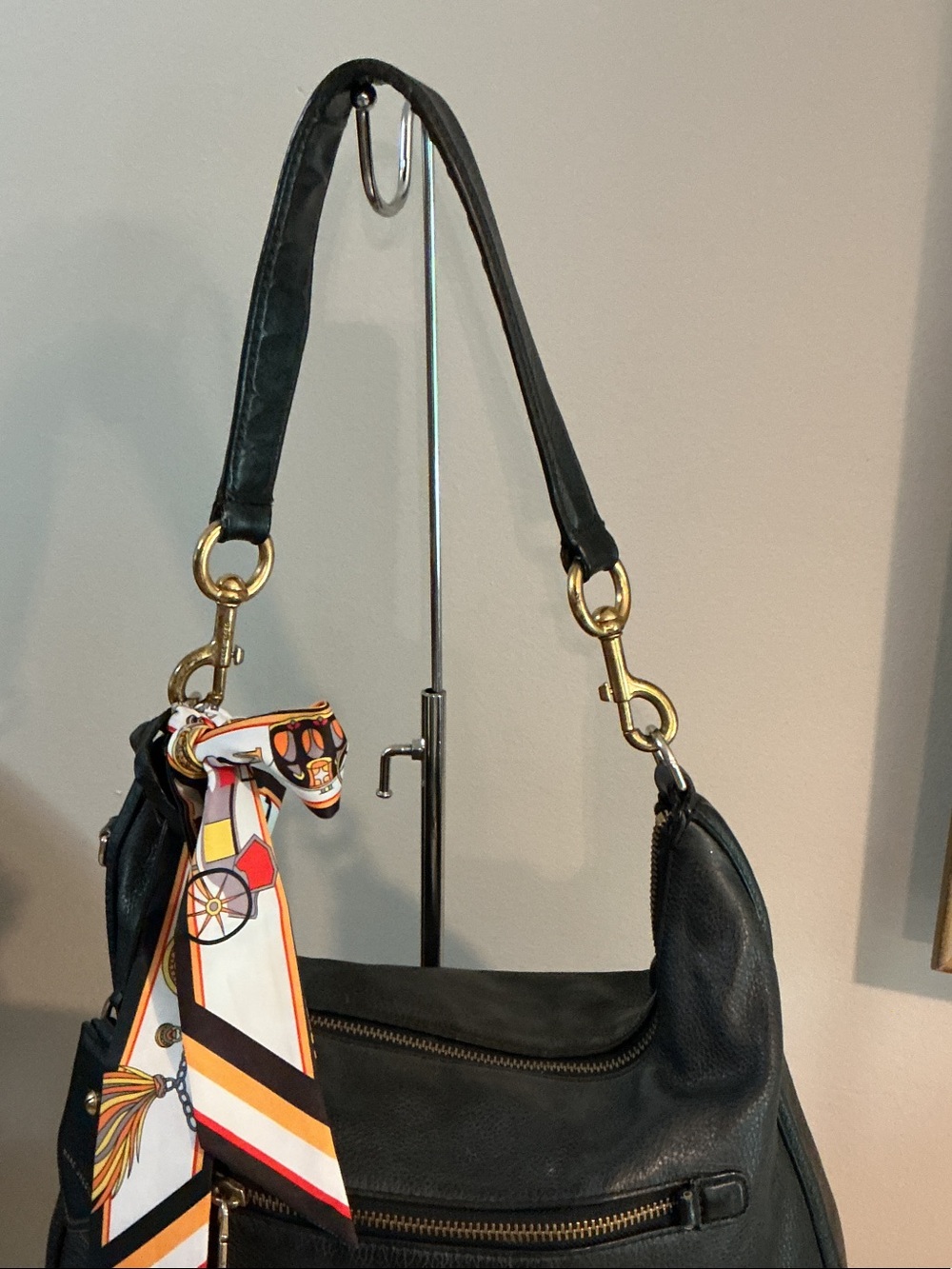 Marc Jacobs Recruit Black Pebble Leather Shoulder Bag Hangtag Multicolor Scarf - Picture 2 of 16